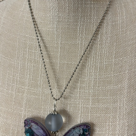 NWOT Crystal like 2 Face Hand Painted Butterfly Crystal Ball Like Necklace - Picture 11 of 17